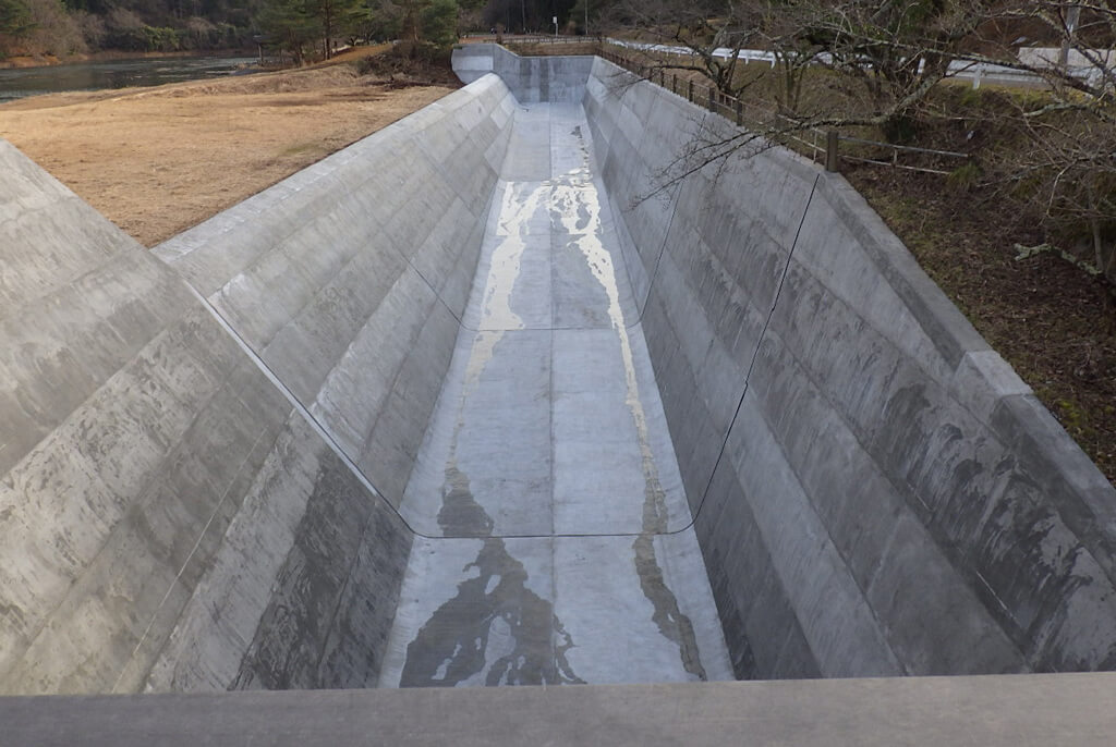 県営ストマネ(工事) 新穂ダム地区 新穂ダム コンクリート補修工事の画像